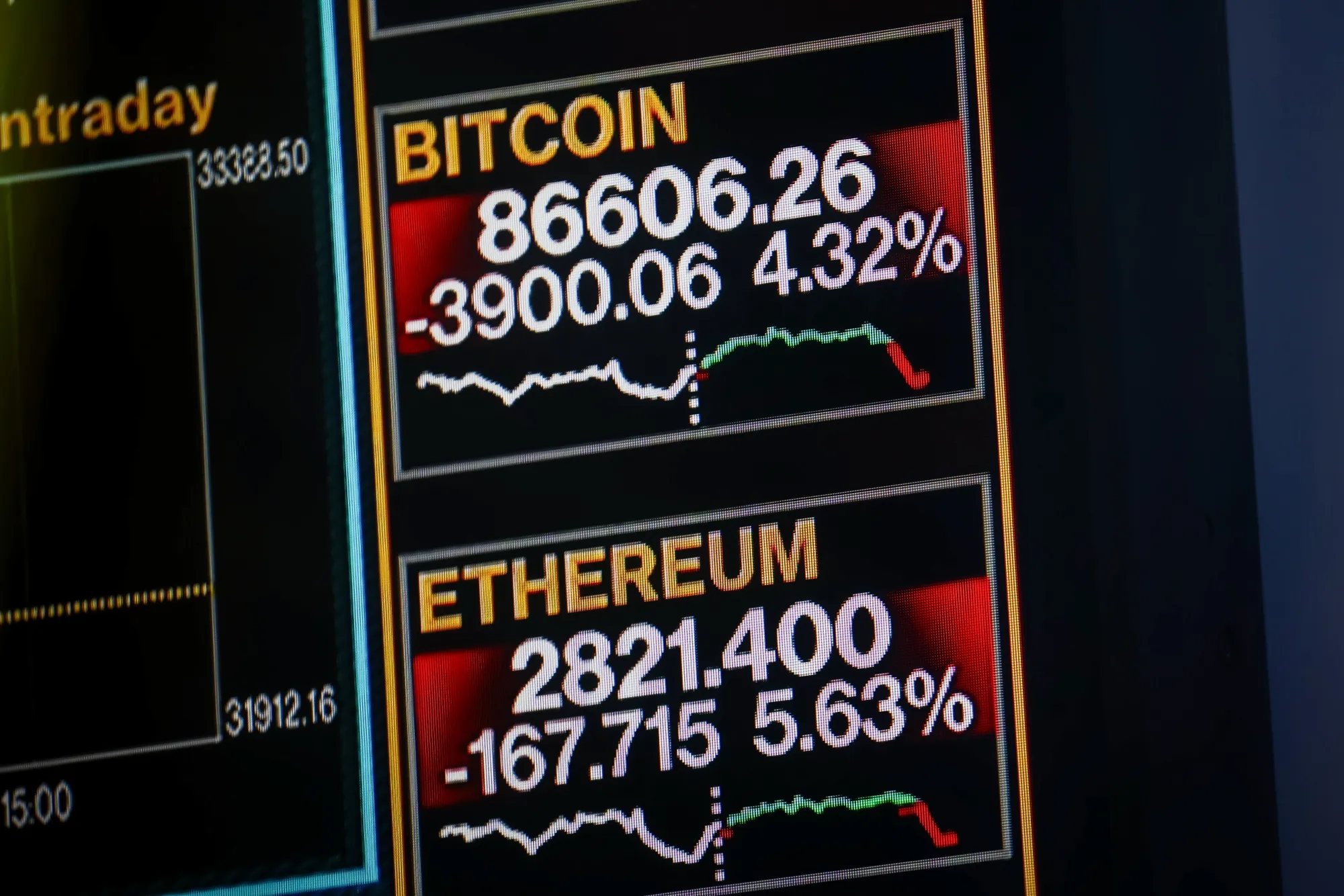 ビットコインが8万2000ドル割れ､月間で25％下落－22年以降で最悪 - Bloomberg