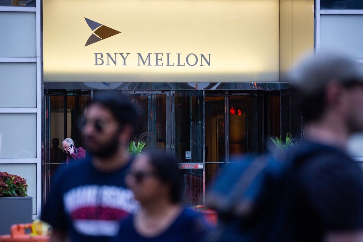 BNY Earnings Top Estimates, Boosts NII Outlook for This Year
