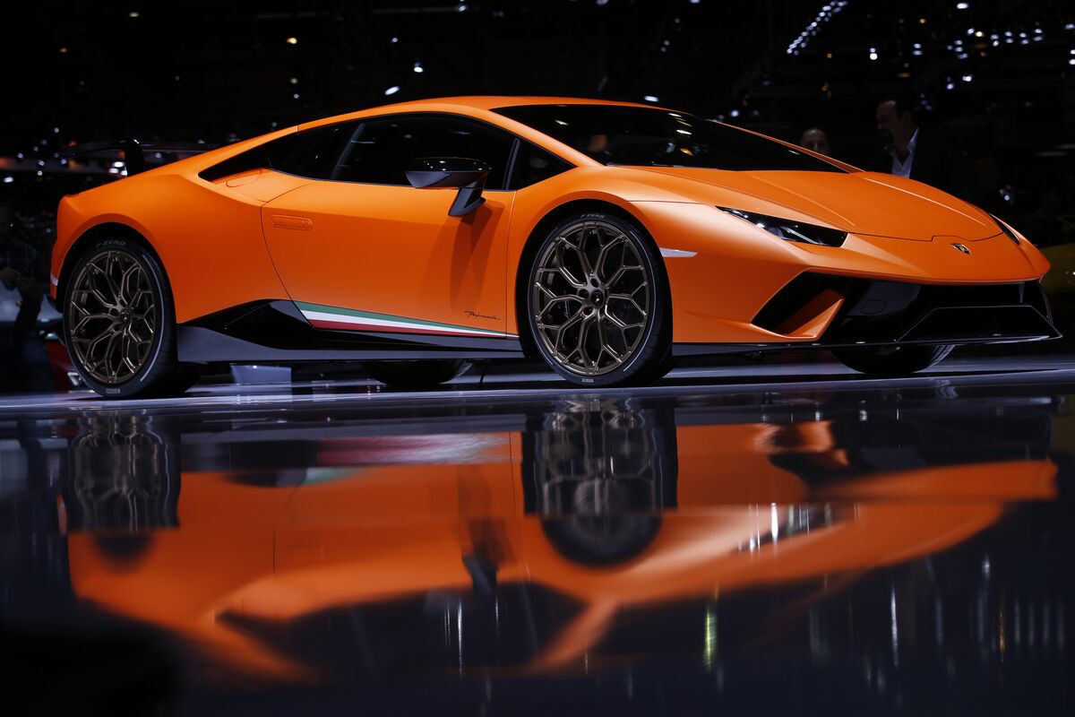 Deep Inside the Lamborghini Urus Factory - Bloomberg