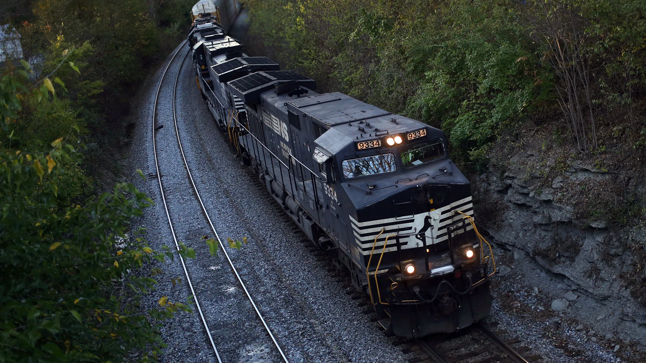 An eastbound Norfolk Southern Corp. auto rack train passes through Waddy, Kentucky.
