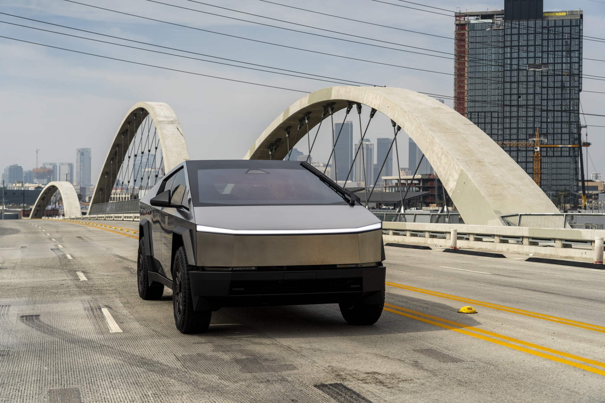 テスラ、「サイバートラック」約3900台をリコール－アクセルに