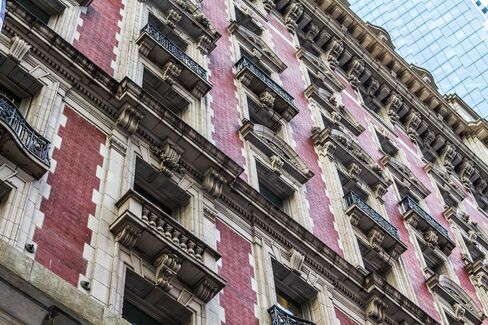 Street-level view of the Knickerbocker Hotel's exterior façade.
