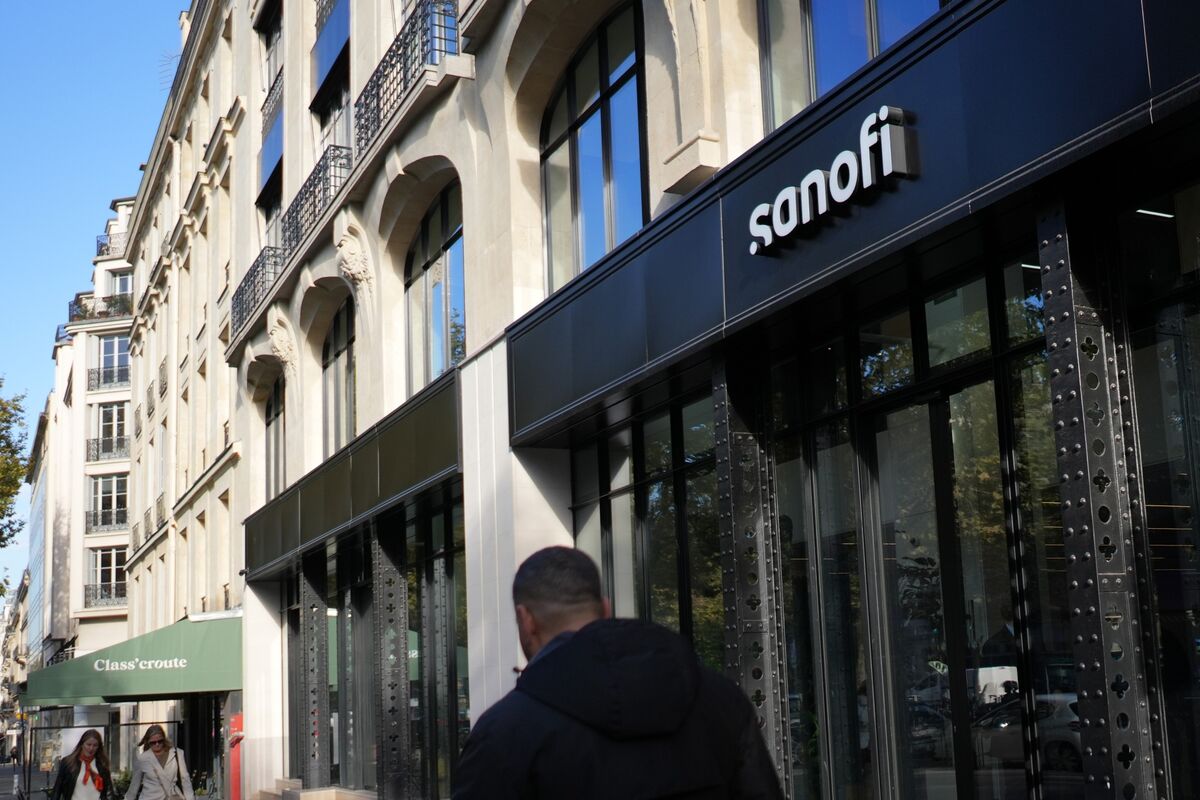 
                            Sanofi to Buy Dynavax for $2.2 Billion to Add Shingles Vaccine