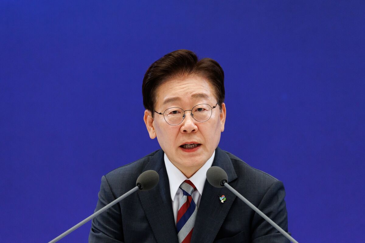 South Korea’s Lee Picks New Finance Chief in Surprise Reshuffle