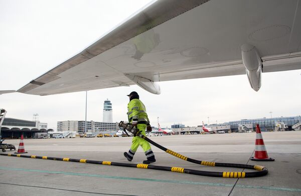 Airline Stocks Tumble Into Bear Market onSoaring Oil Prices