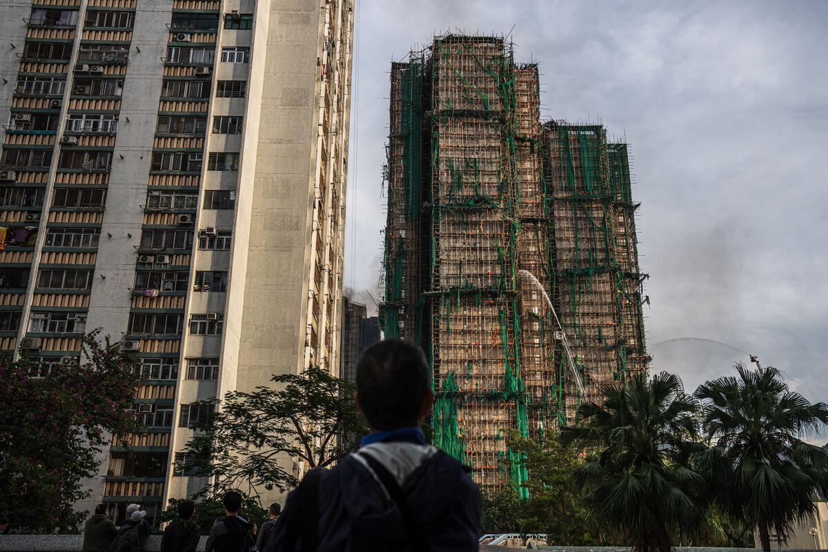 Hồng Kông đã cảnh báo nhà thầu tháp về nguy cơ cháy chỉ vài ngày trước vụ hỏa hoạn