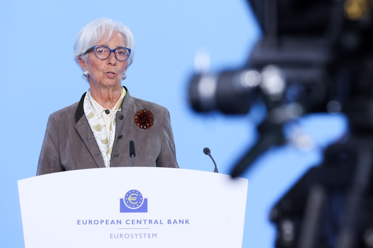 Lagarde Says She Can't Declare an End to ECB Rate Cuts