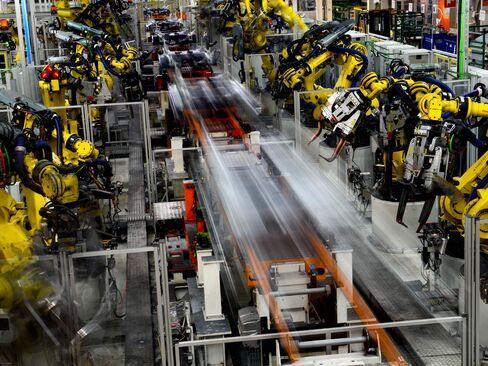 The Spanish economy is growing at the fastest pace in eight years on cheaper oil prices, a competitive euro exchange rate and the European Central Bank’s quantitative-easing program.