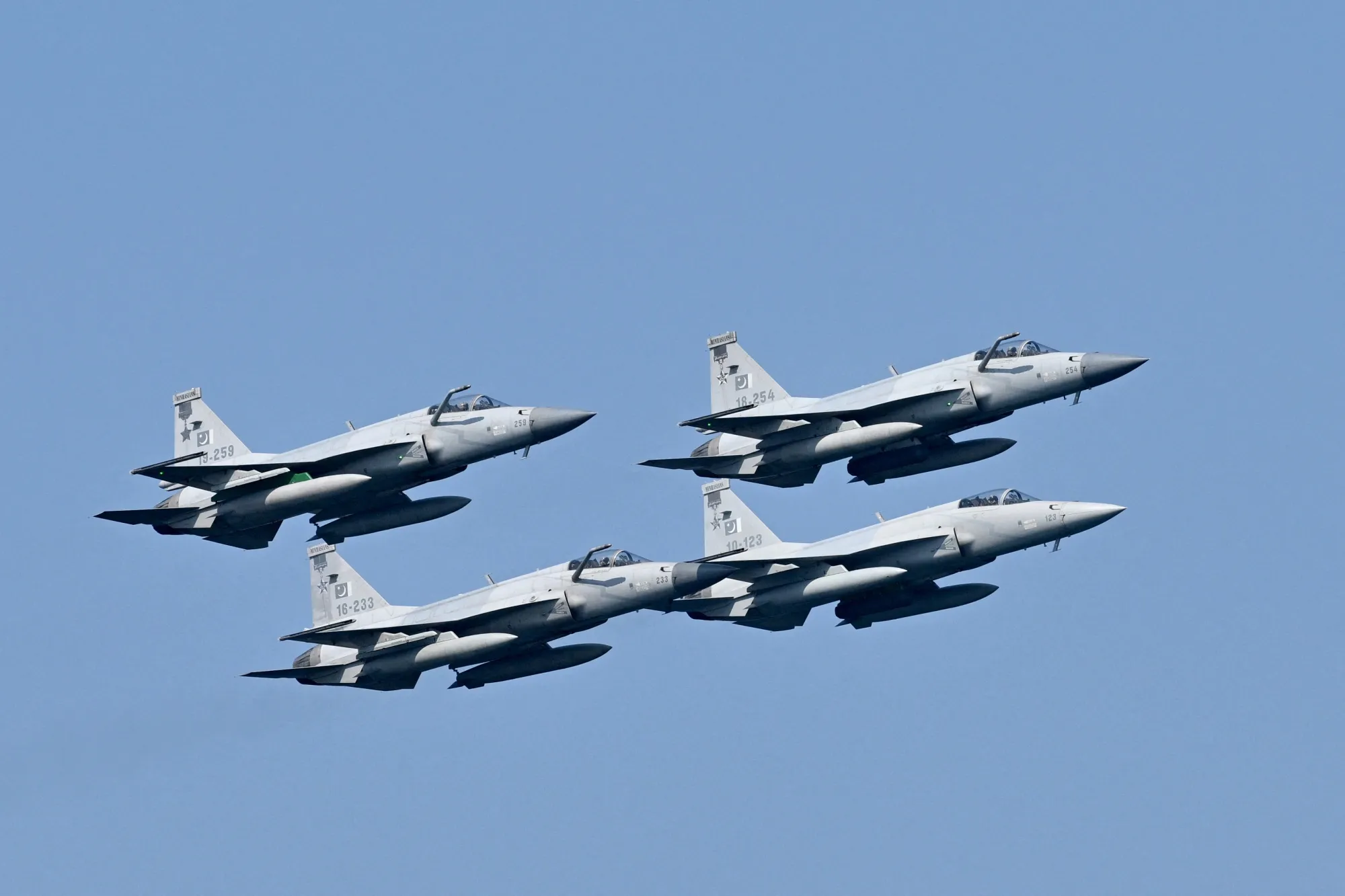 Pakistan Sends Troops, Fighters to Saudi Arabia, Reuters Reports - Bloomberg