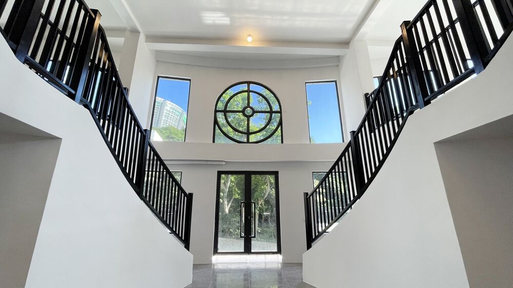 香港の海の見える邸宅、410億円で売り出し－Open House - Bloomberg