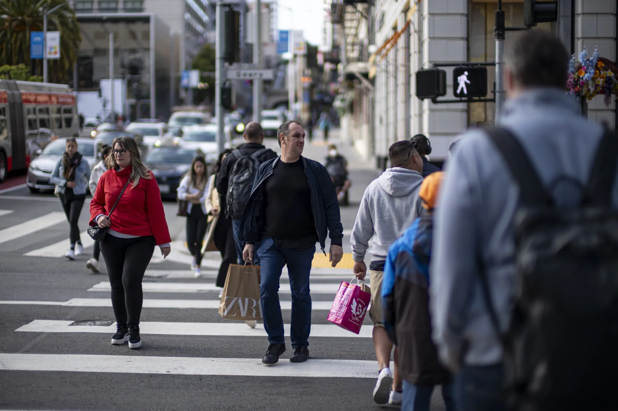 The still-hot labor market is keeping&nbsp;pressure on the Fed&nbsp;to hike rates.&nbsp;