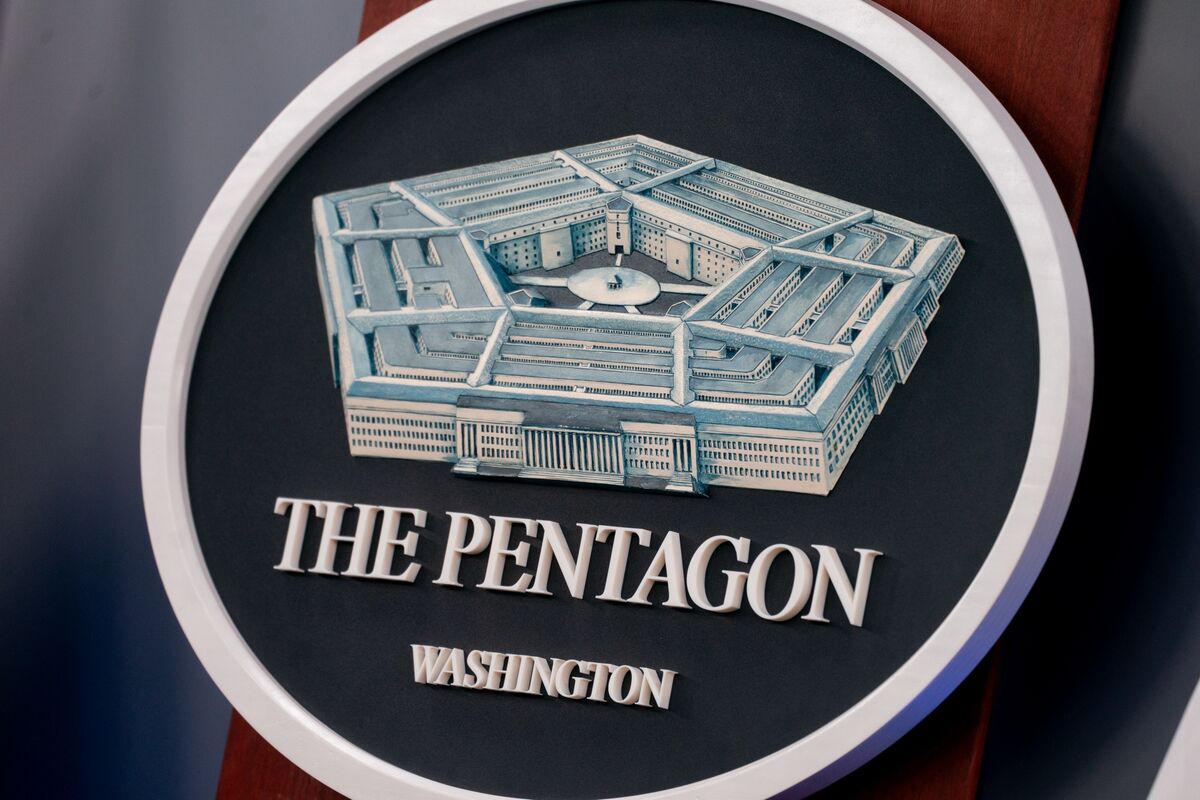 Pentagon Awards Mega Contracts to Firms Amid Iran War Strains