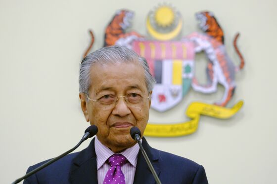 Malaysia Lawmakers Blast Mahathir for Declaring Call to Vote