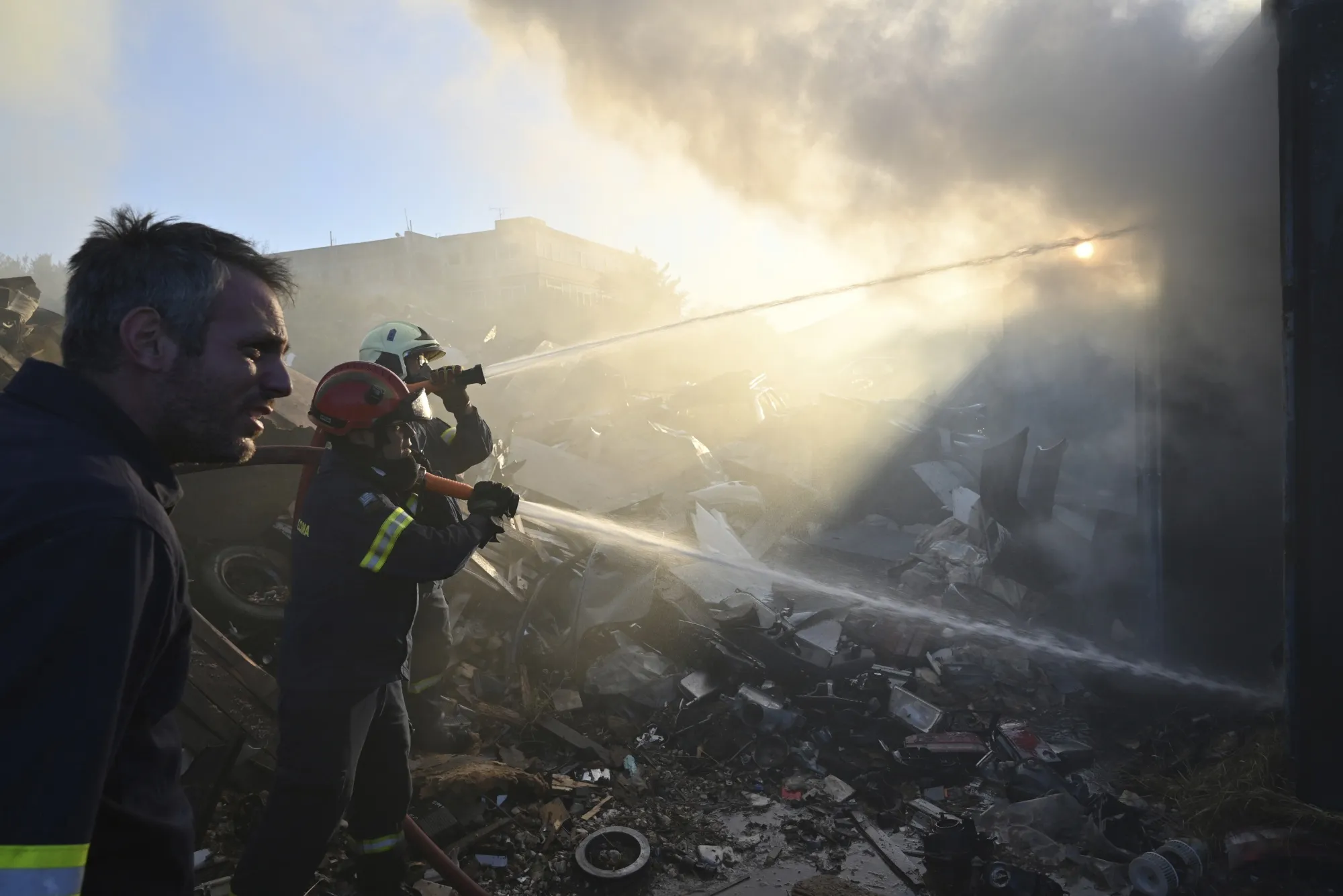 Athens on Highest Fire Alert as Blazes Flare Near Greek Capital - Bloomberg