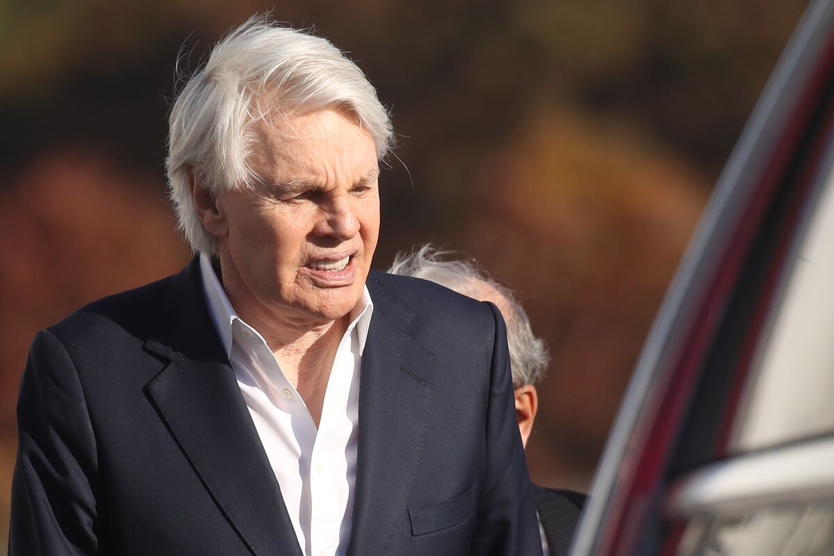 bloomberg.com - Chris Dolmetsch - Ex-Abercrombie &amp; Fitch CEO Is Found Mentally Fit to Face Trial