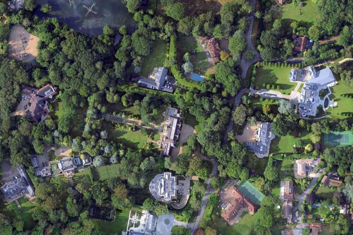 India Tycoon Offers 23% Discount on Surrey Mansion After UK Exit