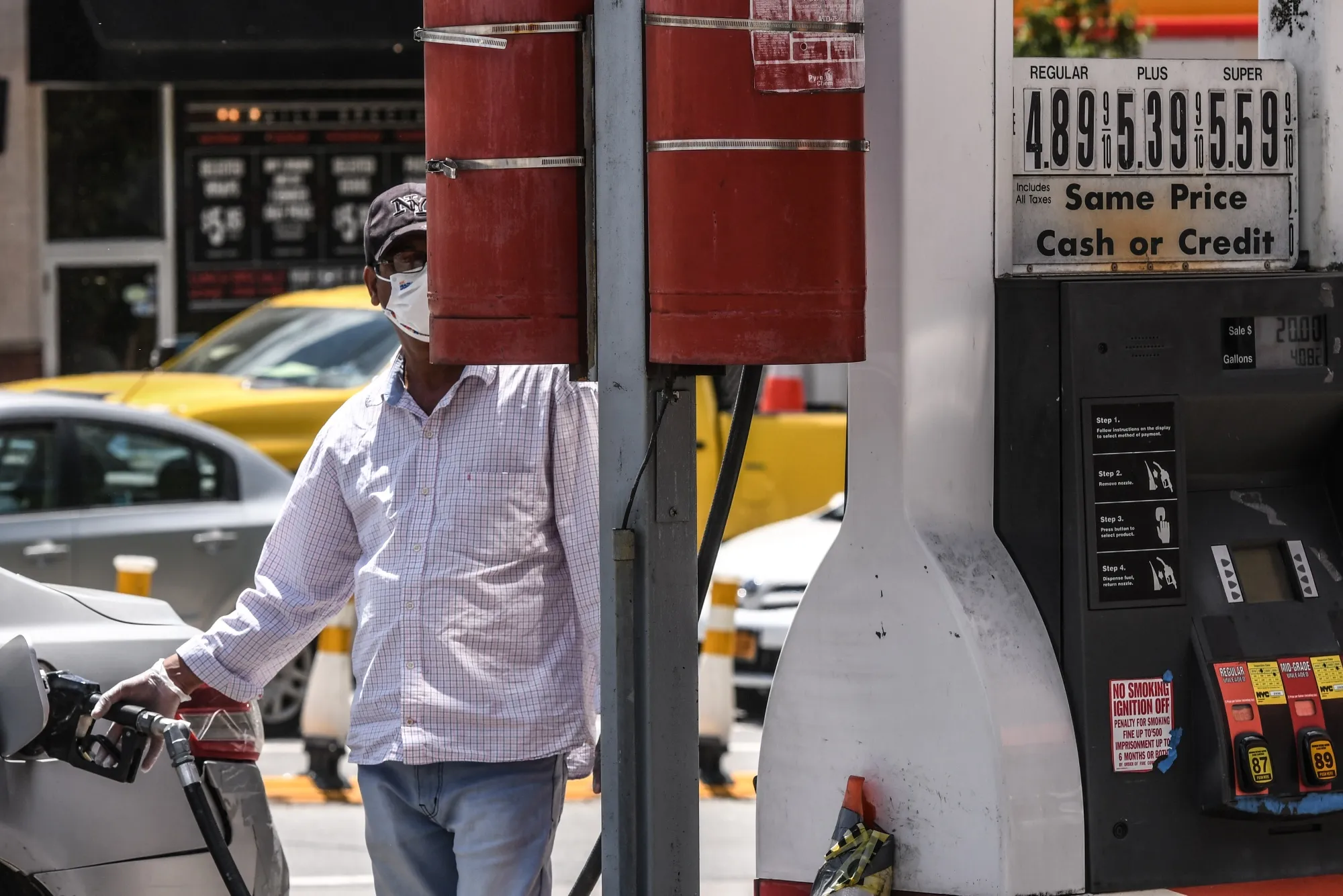 A driver fuels a vehicle at a gas station in Manhattan.&nbsp;