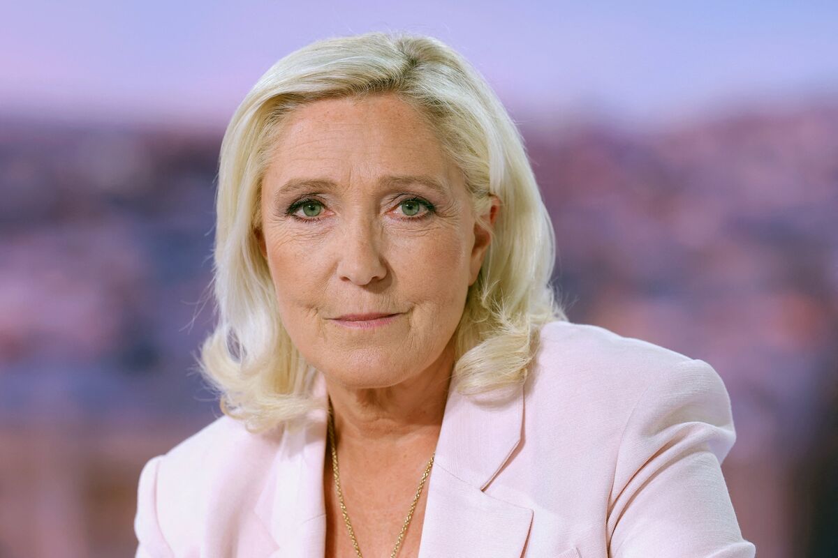 bloomberg.com - William Horobin - Macron's Potential Successors Clash Over French Economic Future
