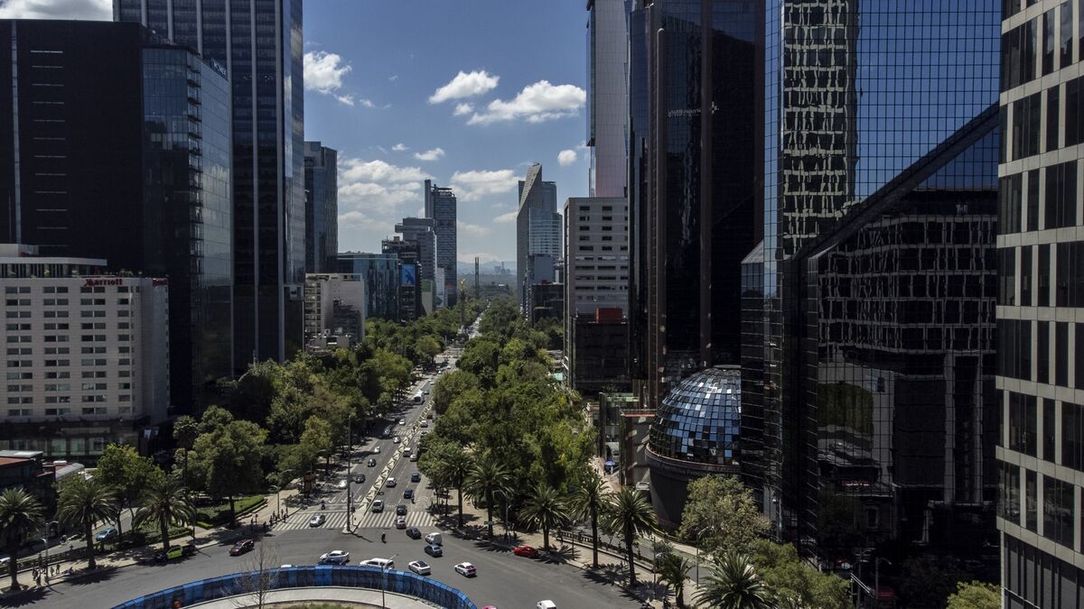 Moody’s Cuts Mexico Credit Rating to One Notch Above Junk