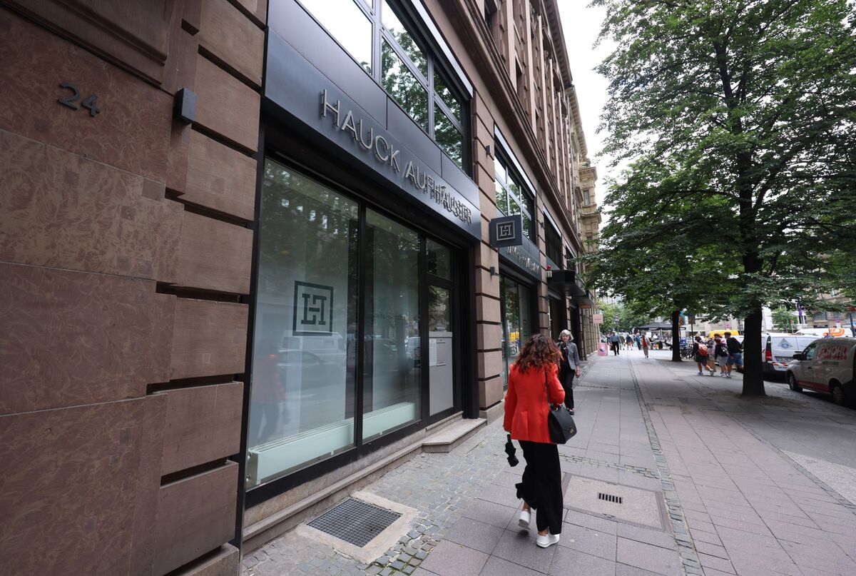 ABN Amro Completes Purchase of Hauck Aufhäuser Lampe in Germany