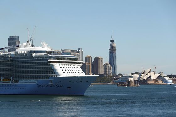 Cruise Ships Crowd Sydney Harbor as Virus Ban Spurs Rush to Dock