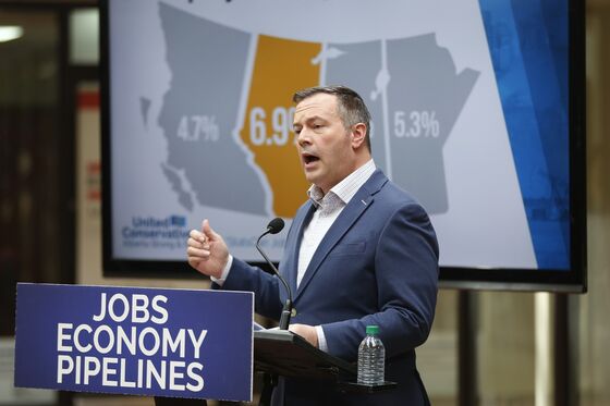 Oil-Sands Fate May Rest on Alberta Conservative’s Combative Plan