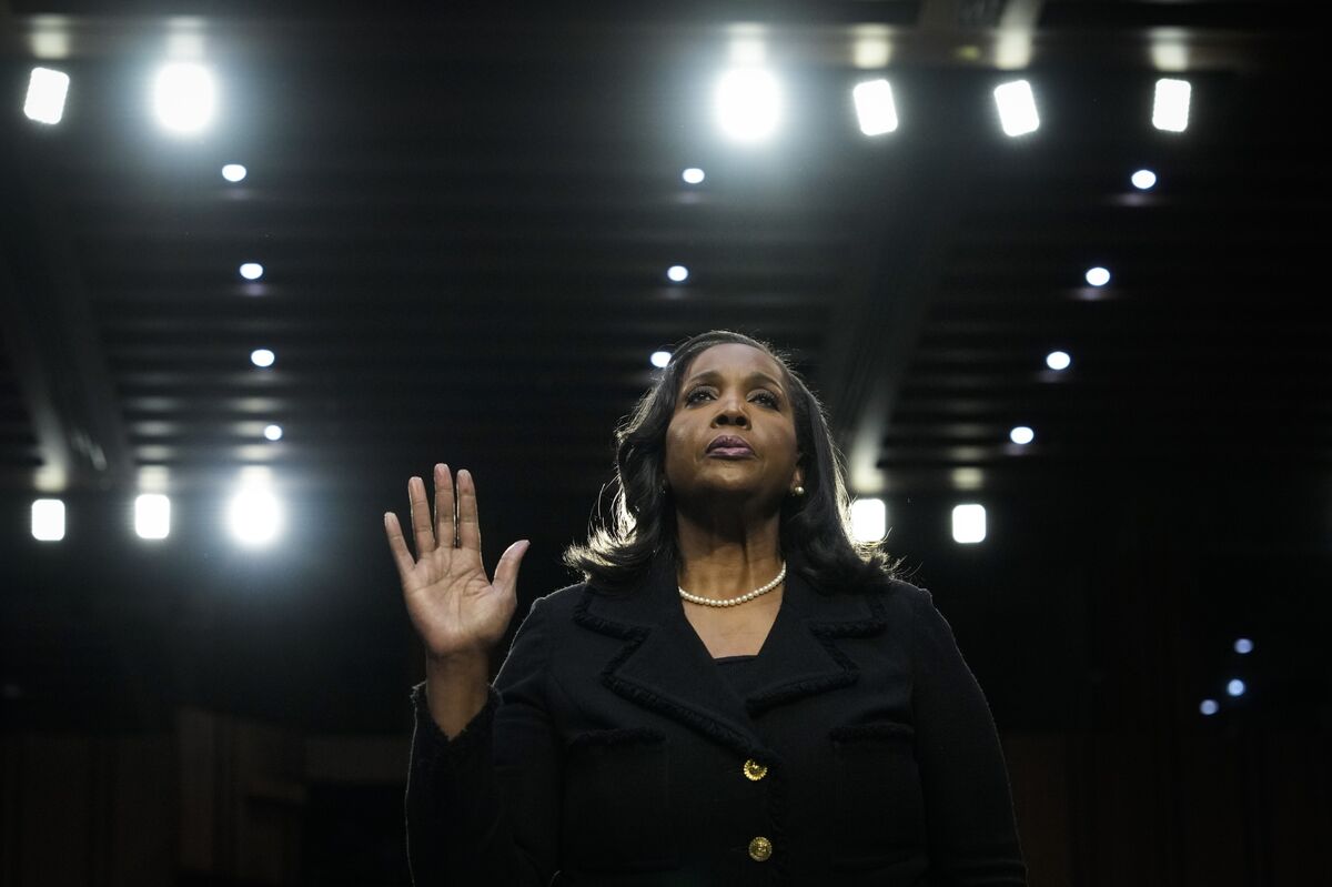 Trump Moves to Fire Lisa Cook, Sparking Legal Fight and Concerns About Fed Independence