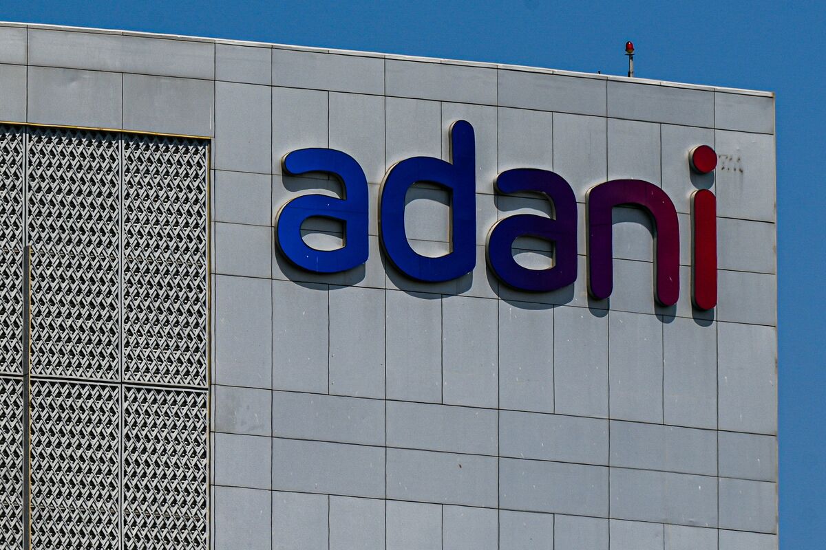 Adani Flagship Draws Mutual Fund Interest as Governance Risks Recede