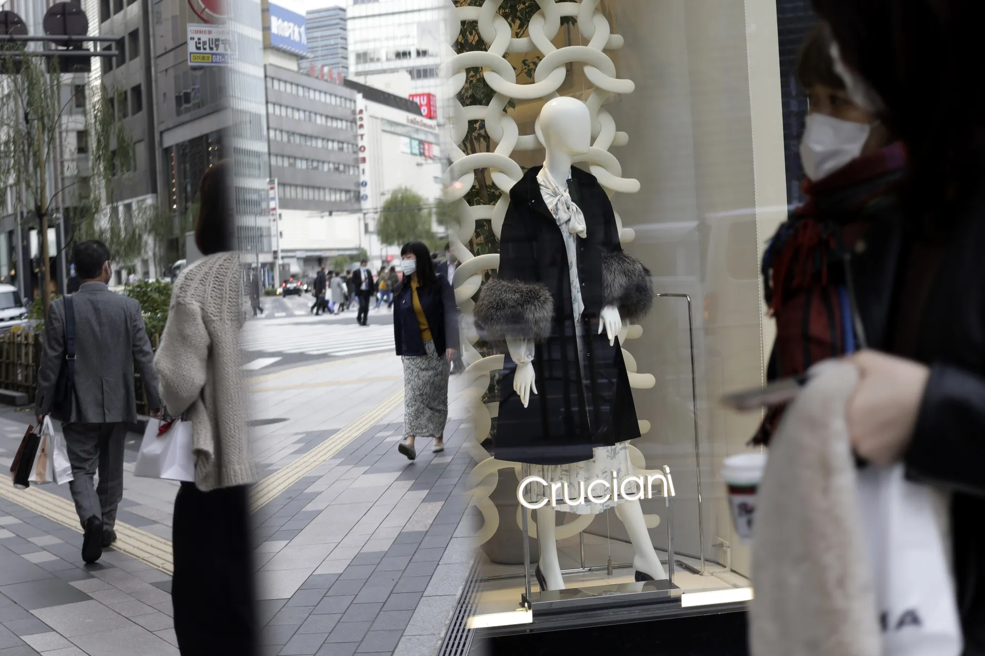 High-end Retail in Japan As Economy Seen Clawing Back Half of Pandemic Losses