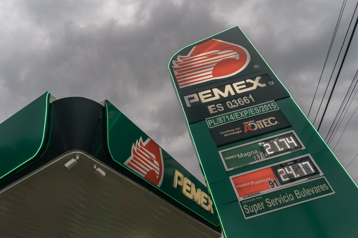 Mexico to Transfer .7 Billion to Pemex for 2025 Debt Payments