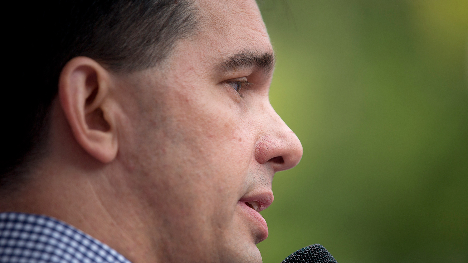Scott Walker, governor of Wisconsin and 2016 Republican presidential candidate, speaks to attendees at the Iowa State Fair Soapbox in Des Moines, Iowa, U.S., on Monday, Aug. 17, 2015.
