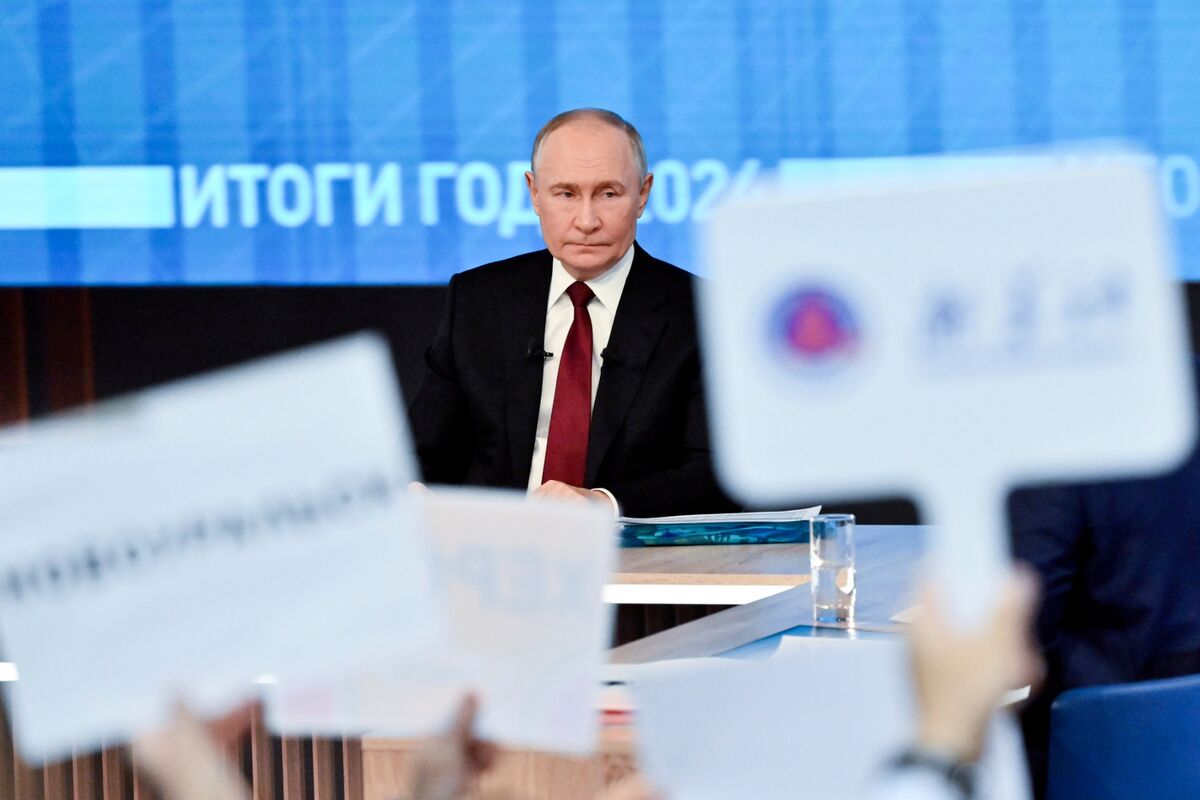 Putin Says He’s Ready to Meet Trump, Hasn’t Seen Syria’s Assad - Bloomberg