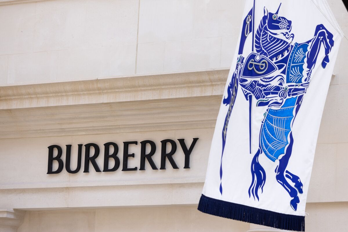 Burberry shop online report