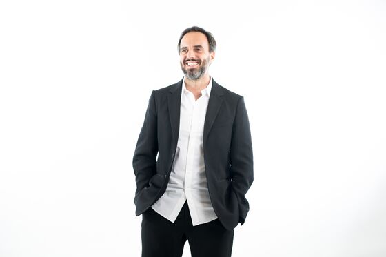 Online Luxe Goods Hub Farfetch Climbs After $855 Million IPO