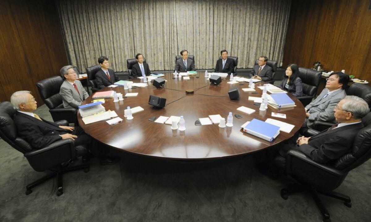 Amazon.co.jp: 占領下の議会と官僚 : 天川晃: 本