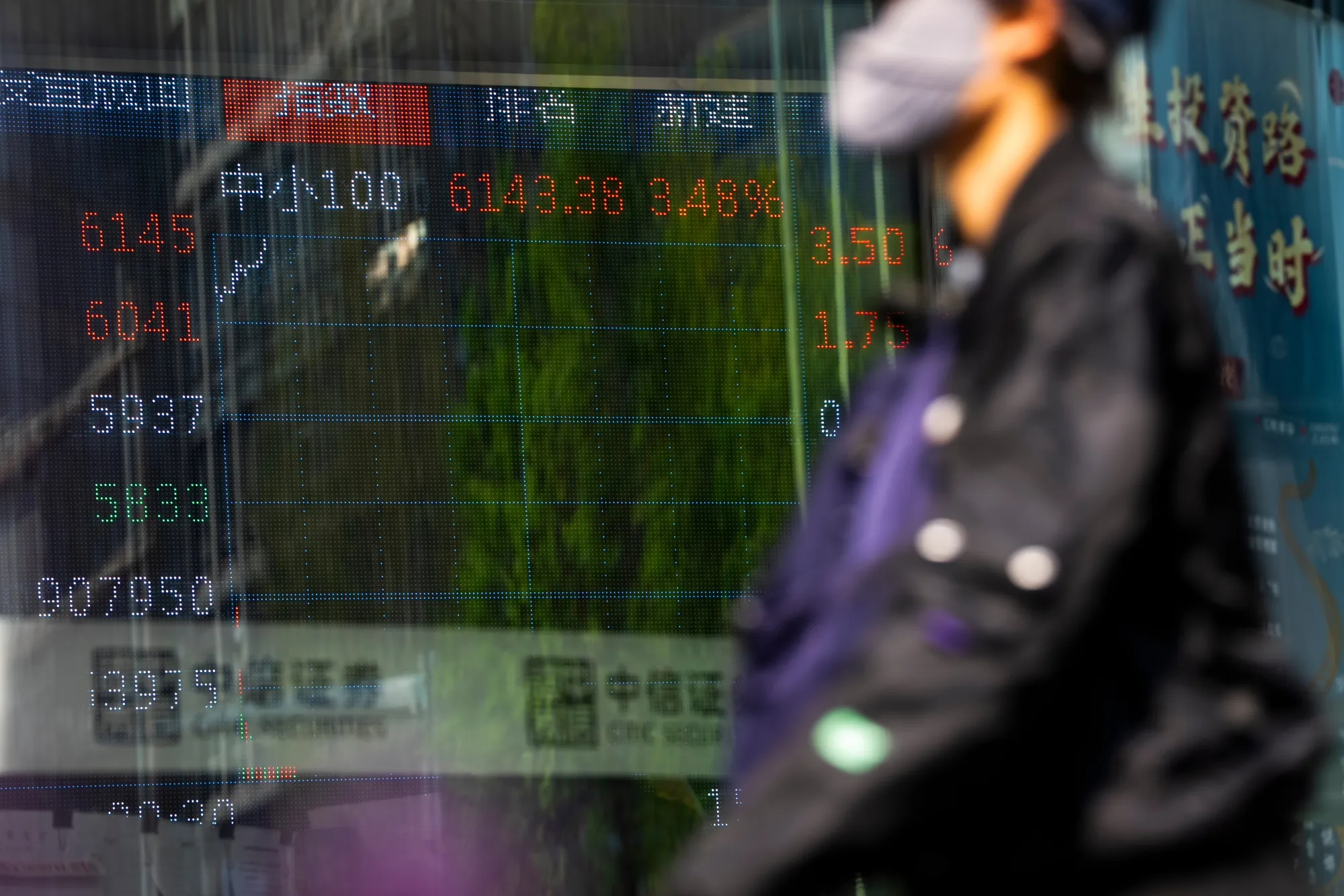 Chinese stocks&nbsp;rose&nbsp;for a third day, reflecting continued investor expectations of more stimulus support from Beijing as well as hopes for a possible trade deal with the US.