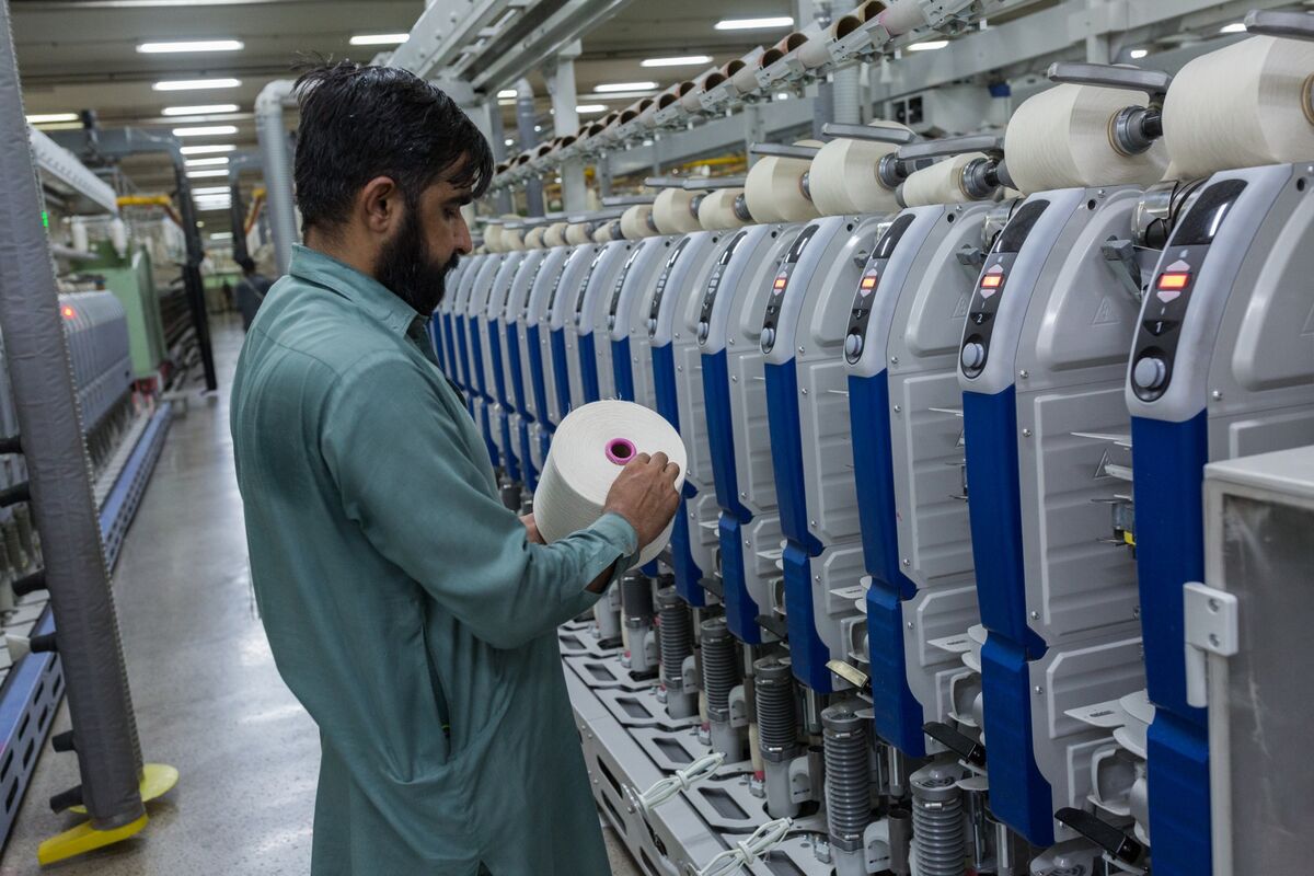 Pakistan’s Economy Grows Faster Than Expected After IMF Loan