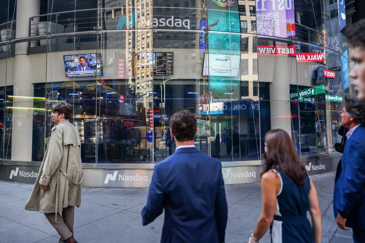 bloomberg.com - Norah Rami - US Stock Futures Rise as Tech Rally Resumes Before Key CPI Data