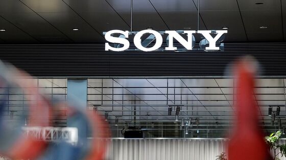 Sony Surges to 20-Year High as IPhone, Games Spur Outlook Hike