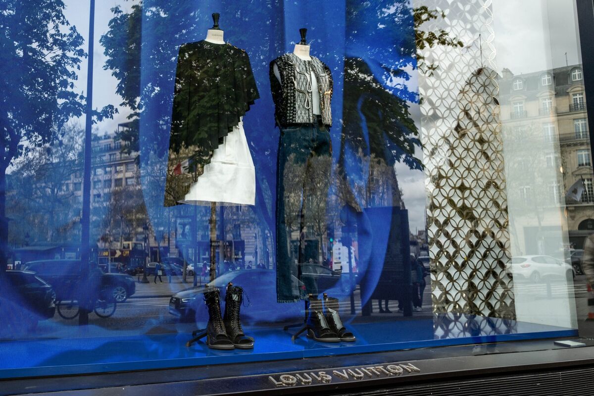Louis Vuitton while remodeling their store window On The Champs