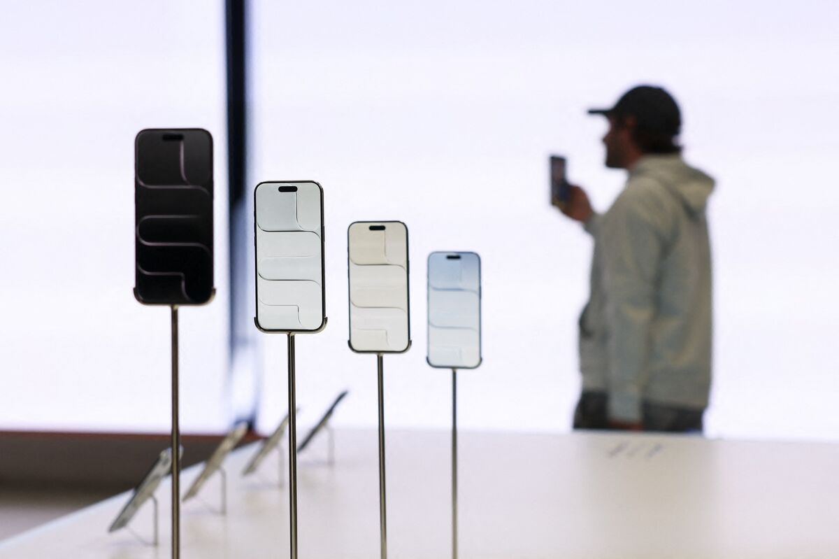 Apple Results to Give Clues on How Hard Memory Prices Are Biting