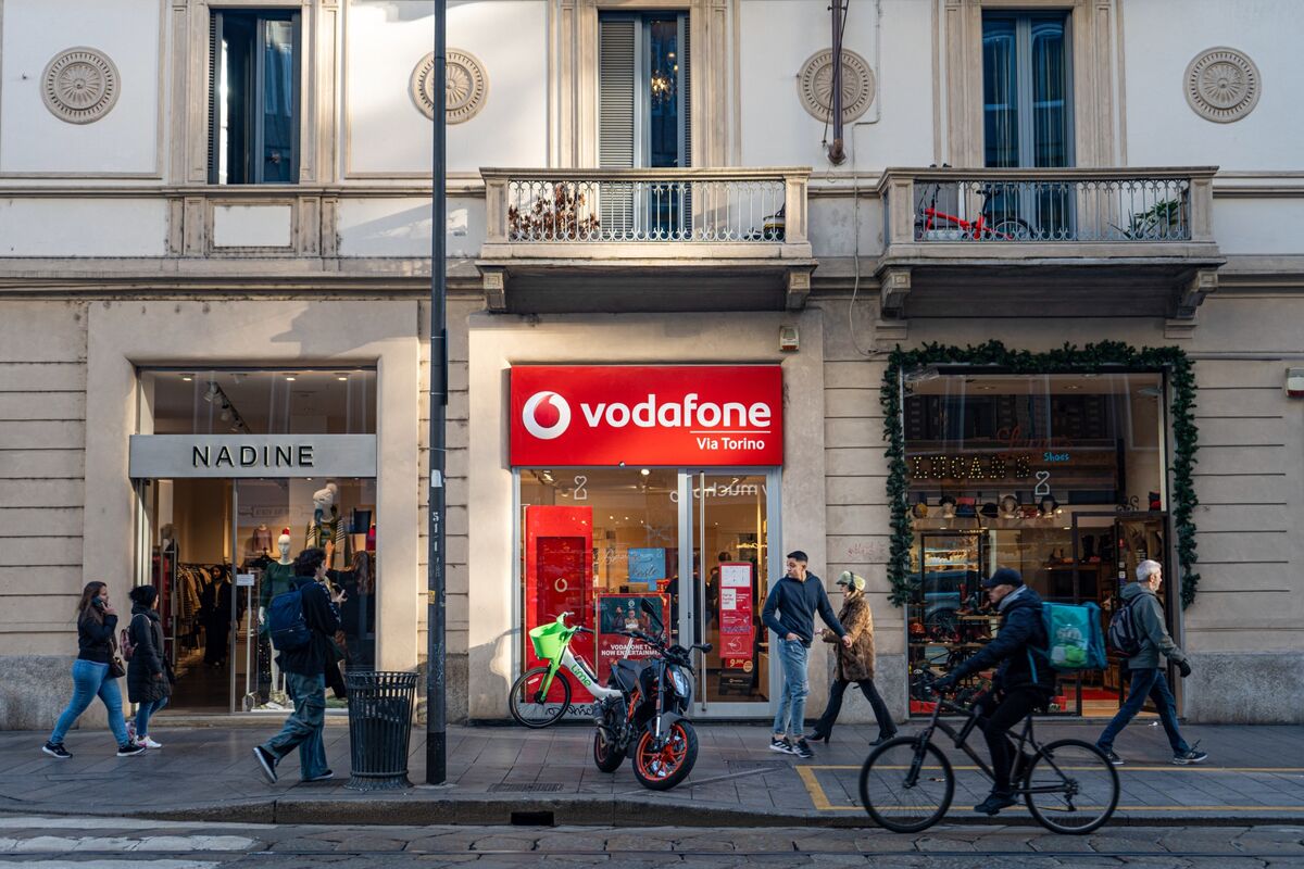 Switzerland Sees No Scope to Stop Bid For Vodafone Unit