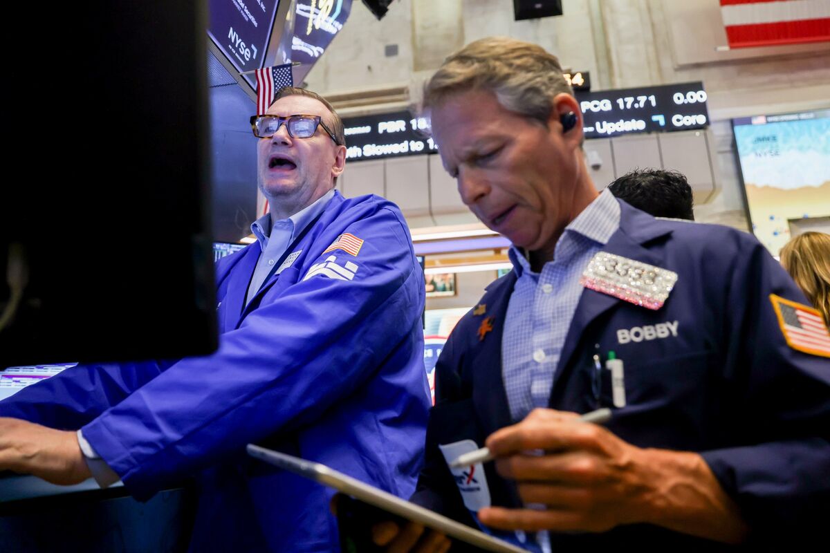 Wall Street Shrugs Off Growing List of Threats