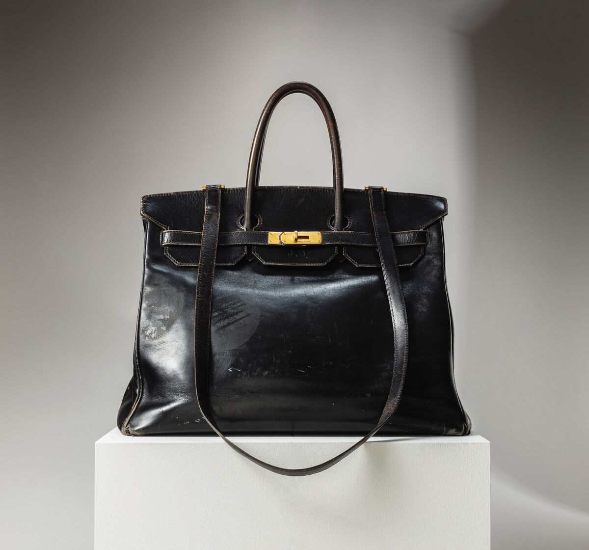 🟪"All'asta la storica borsa Hermès Birkin di Jane Birkin: un pezzo iconico della moda"
