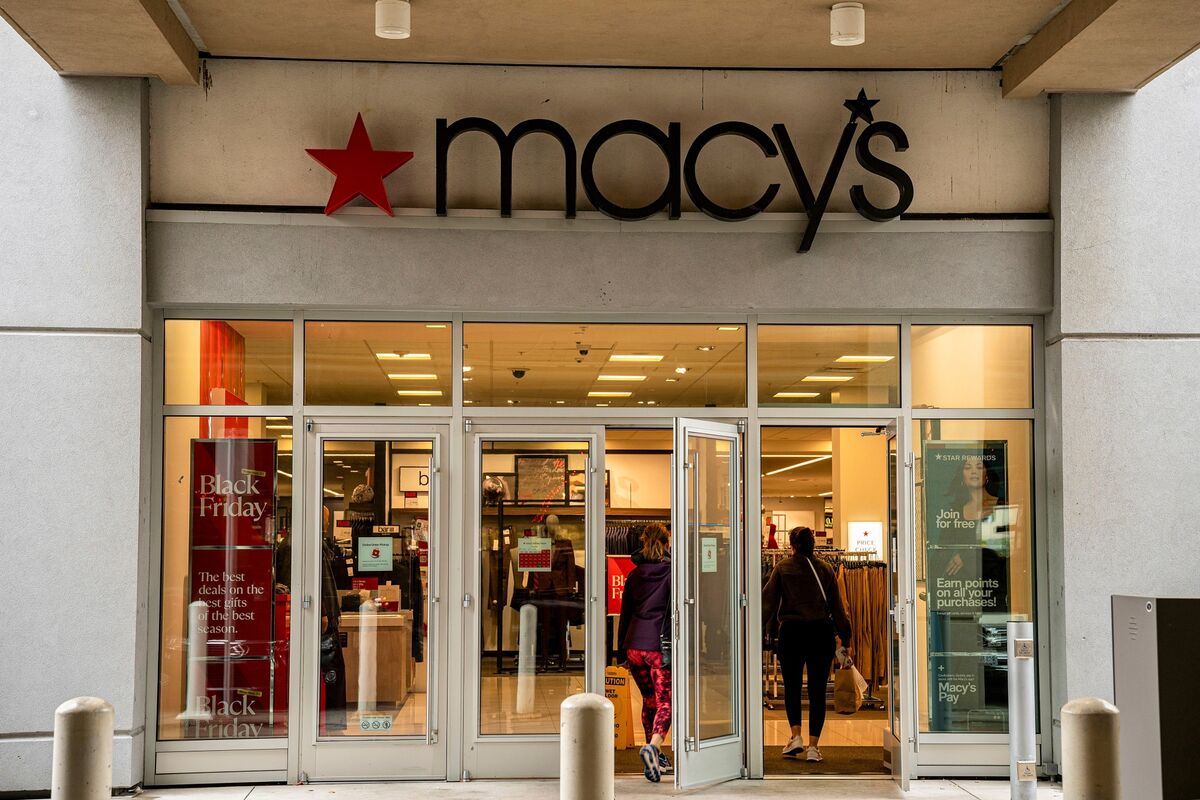 Macy’s Falls on Guidance Despite Sales Beat, Better Outlook