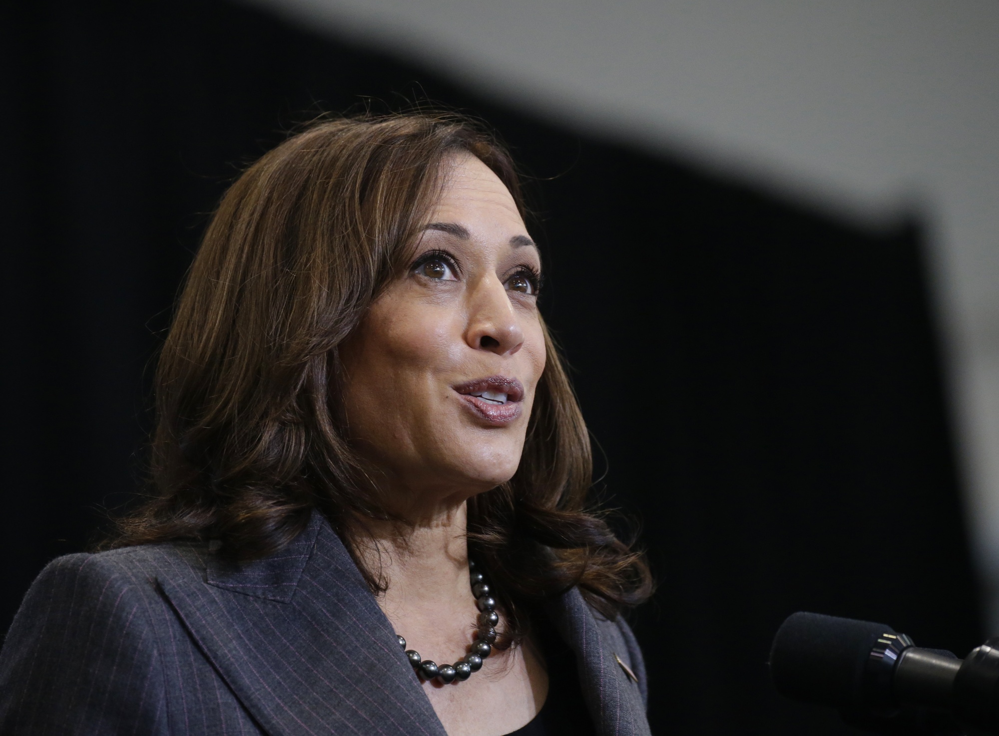 Kamala Harris Getting Covid Booster Shot This Weekend - Bloomberg