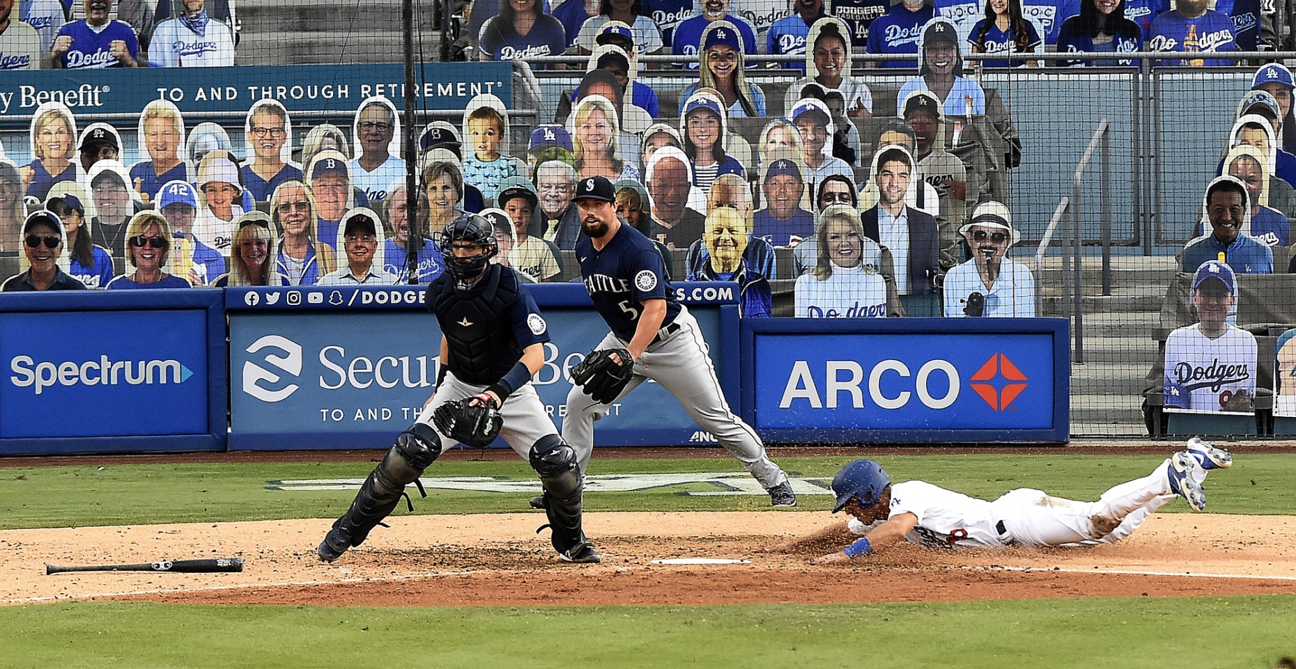 Austin Barnes: Los Angeles Dodgers' Austin Barnes exits game