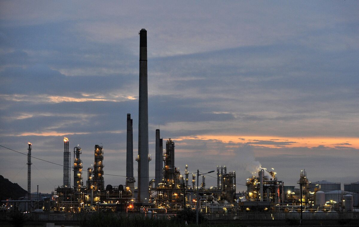 South Africa Plans Oil-Refining Revival to Cut Import Dependence