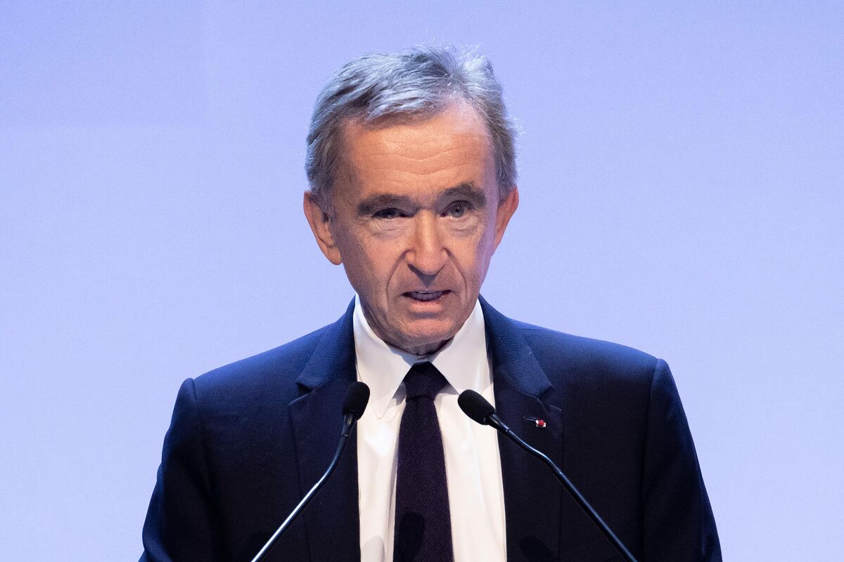 Arnault Transforms LVMH With a Fashion Star Instead of M&A - Bloomberg