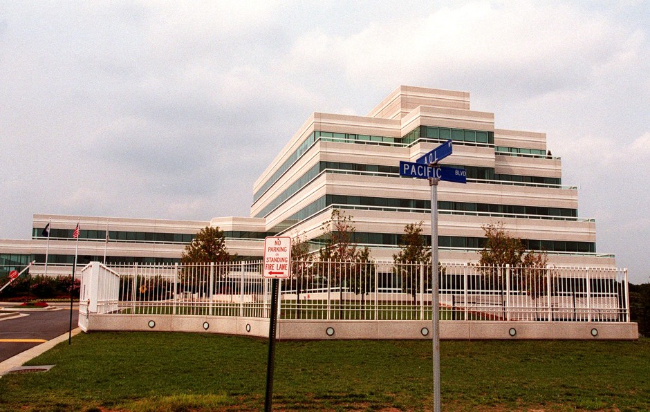 AOL headquarters in Virginia, 1997. By 2000, AOL was the biggest Internet provider in the country and valued at $125 billion.